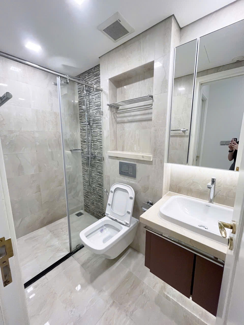 Các Tiện Nghi Đi Kèm Khi Nhận Nhà Tại Căn Hộ Vinhomes Ba Son Quận 1