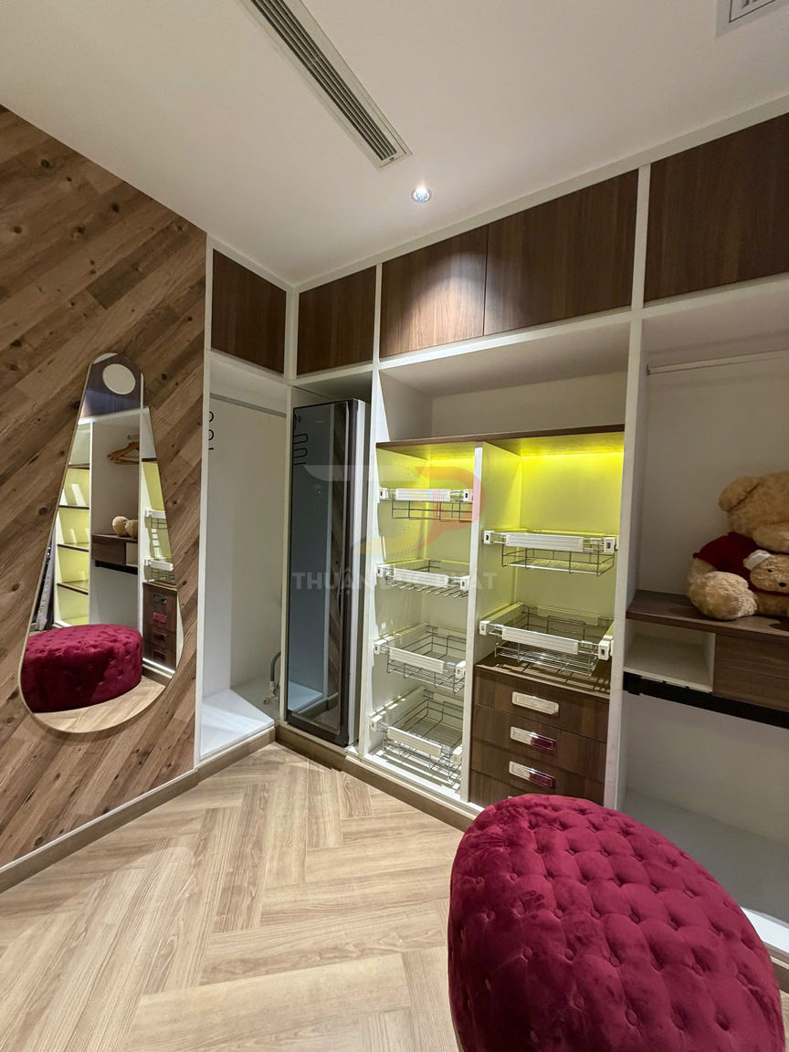 Cho thuê căn hộ Aqua 2 Vinhomes Golden River 3 phòng ngủ vòng cung view Landmark 81 giá 85 triệu mỗi tháng