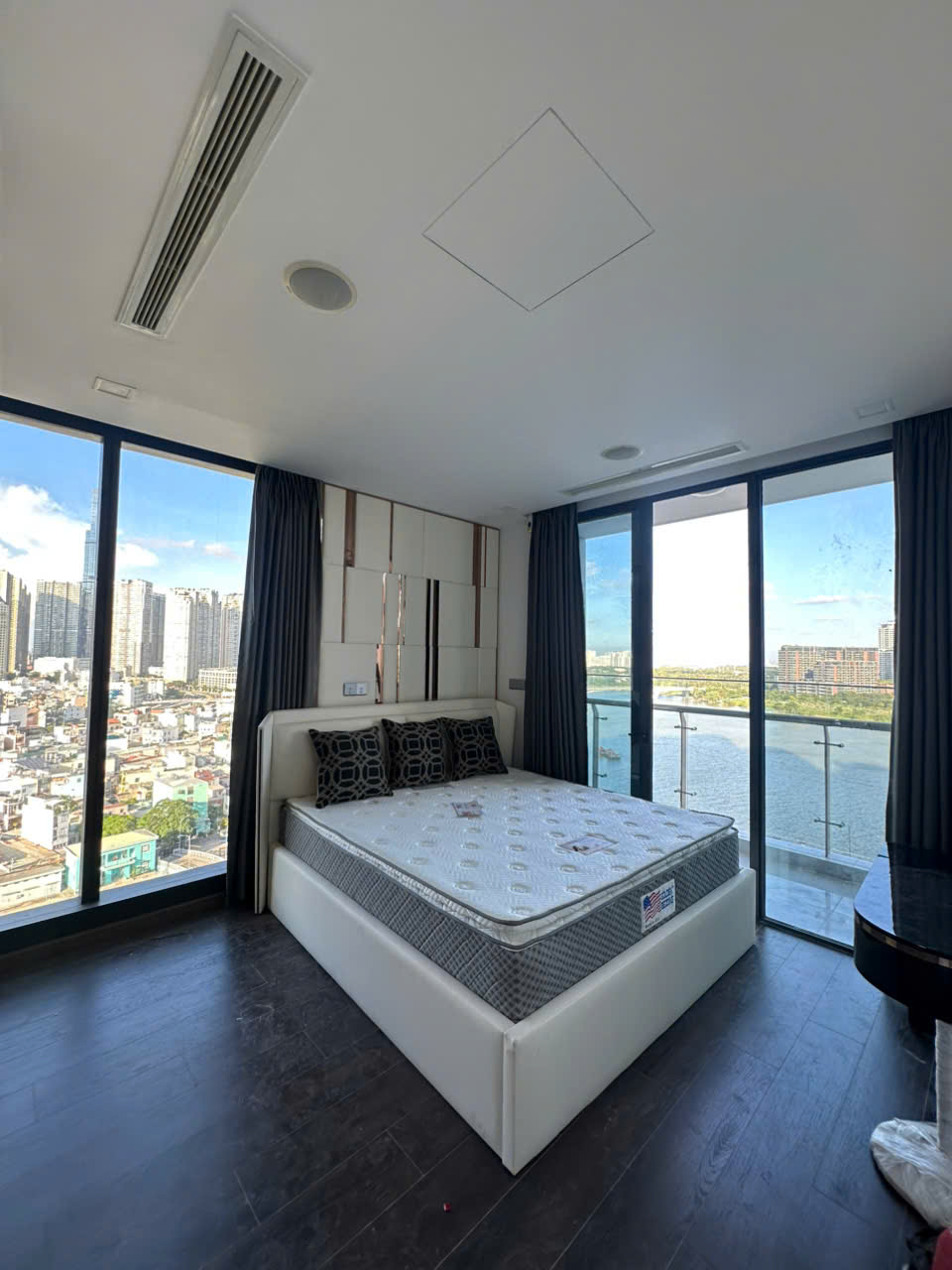 Căn Hộ Hạng Sang Vinhomes BaSon Quận 1
