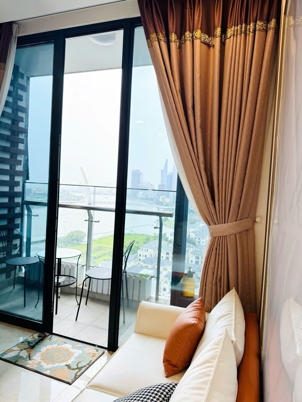 Cho Thuê Căn Hộ 2PN Dự Án Bason Quận 1 Vew Sông