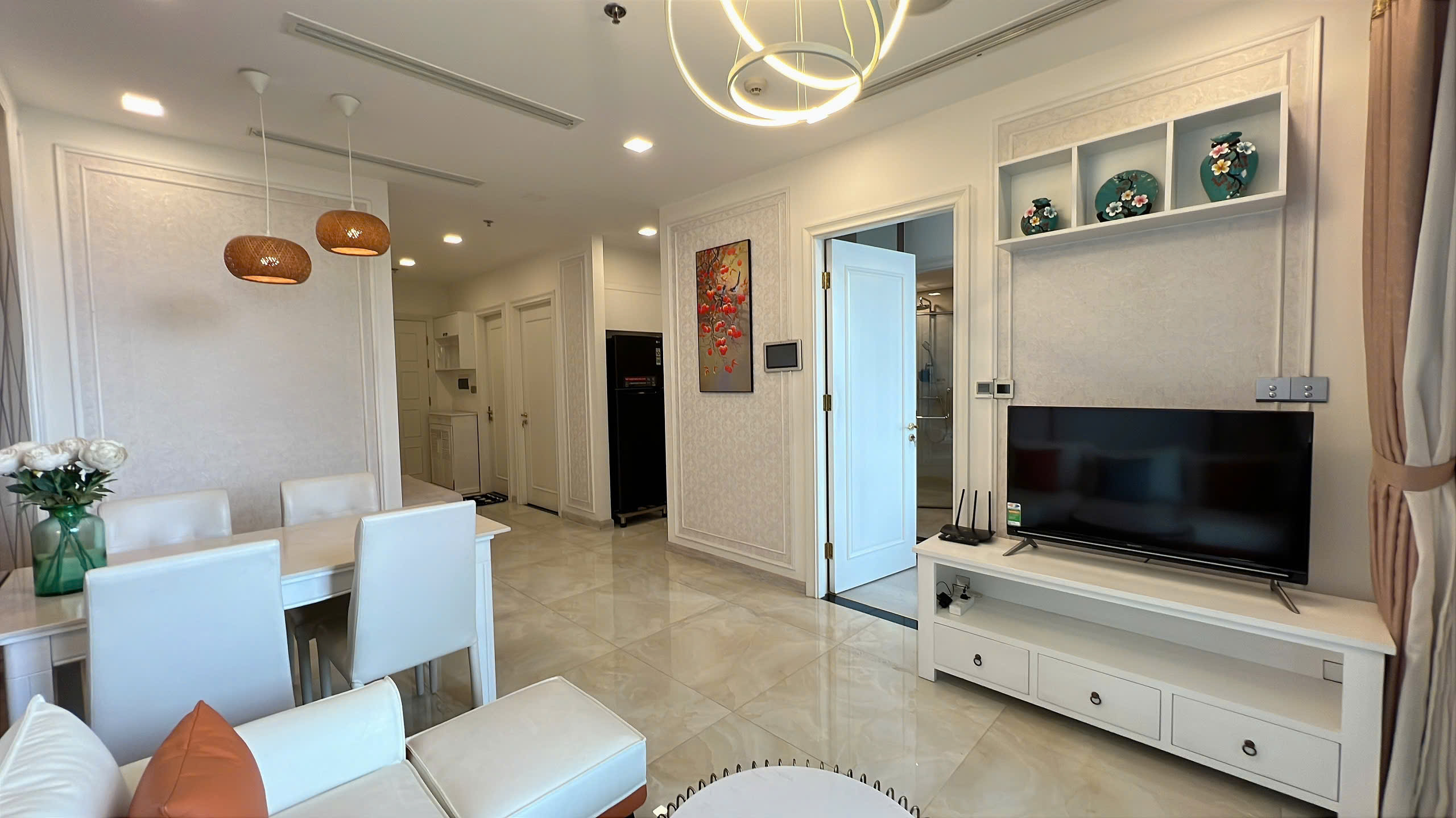 Cho thuê căn hộ 2PN Vinhomes Bason Quận 1