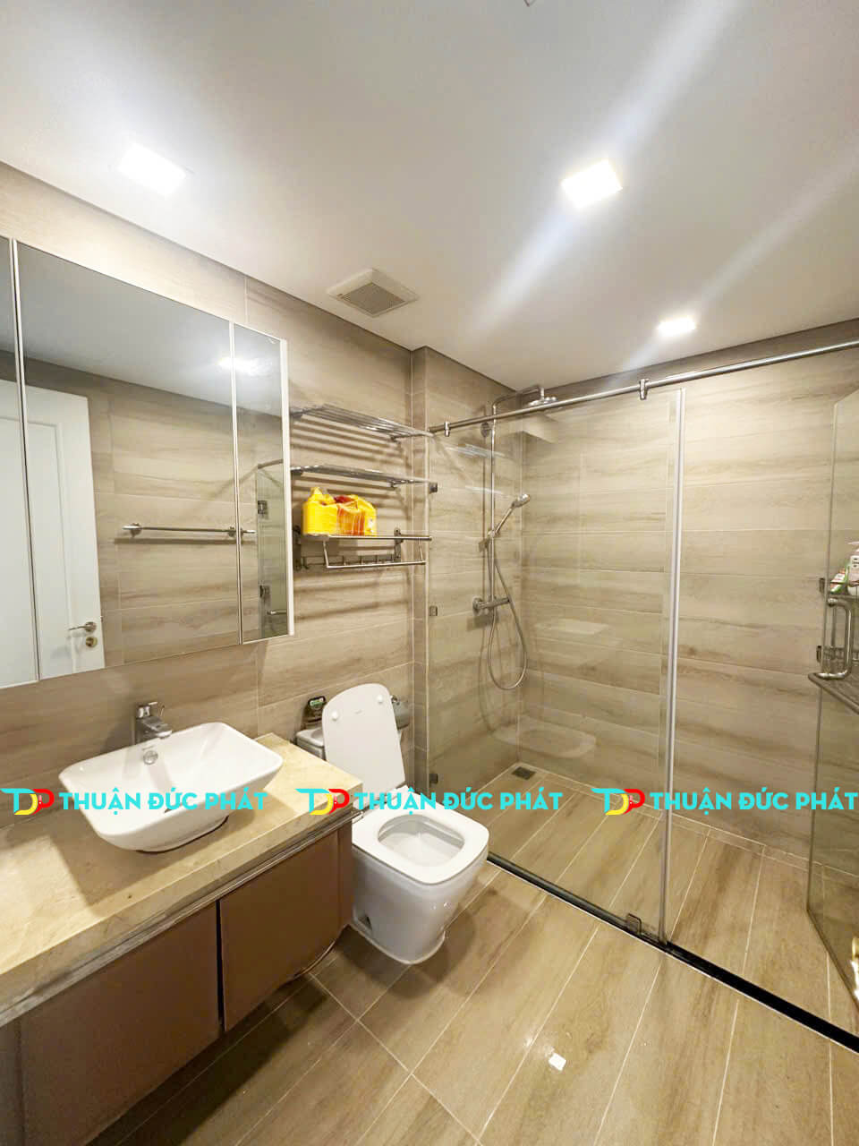 Căn hộ cho thuê nội thất cổ điển đẳng cấp Vinhomes Golden River