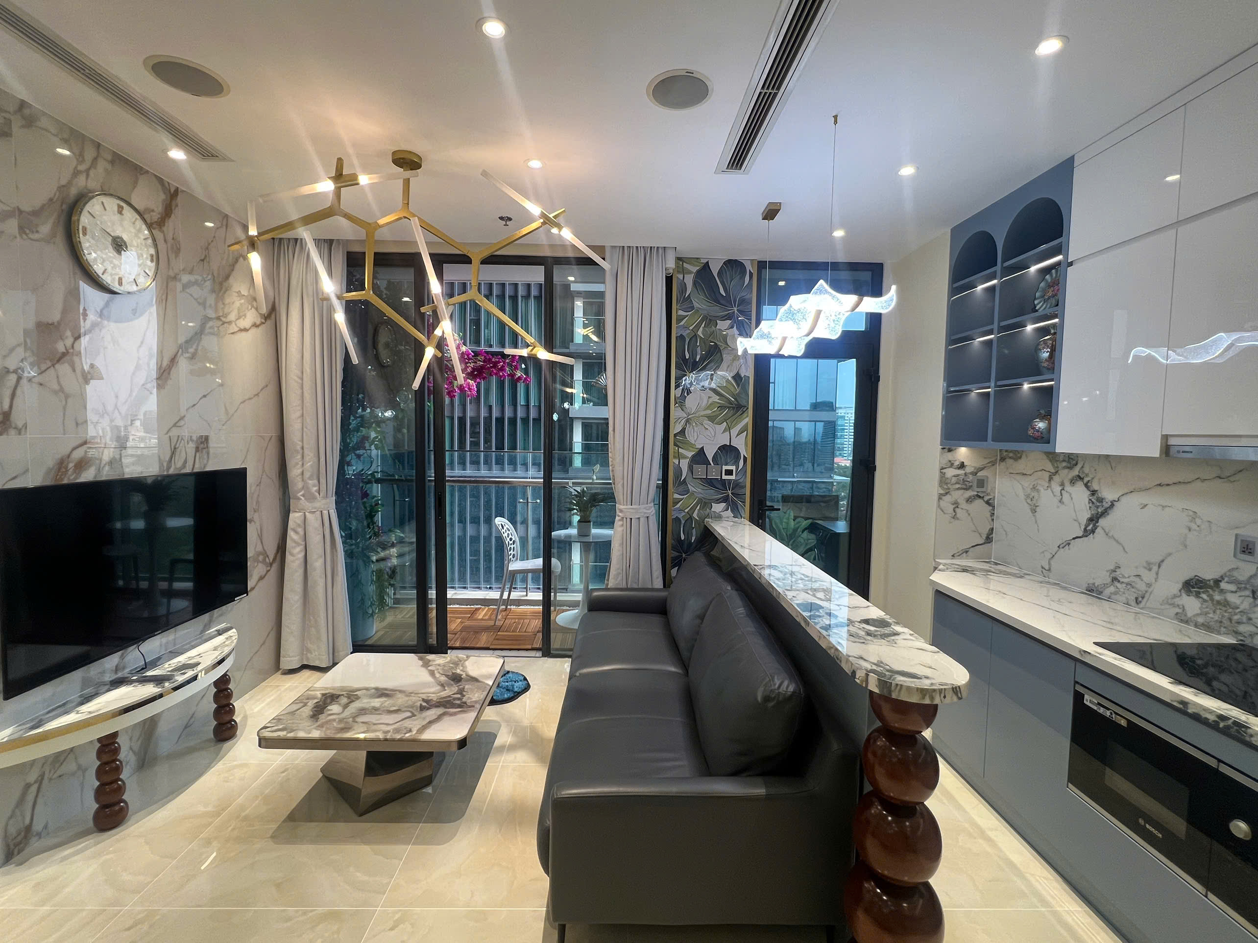 Bán Hoặc Cho Thuê Căn Hộ Vinhomes Bason 2 Phòng Ngủ