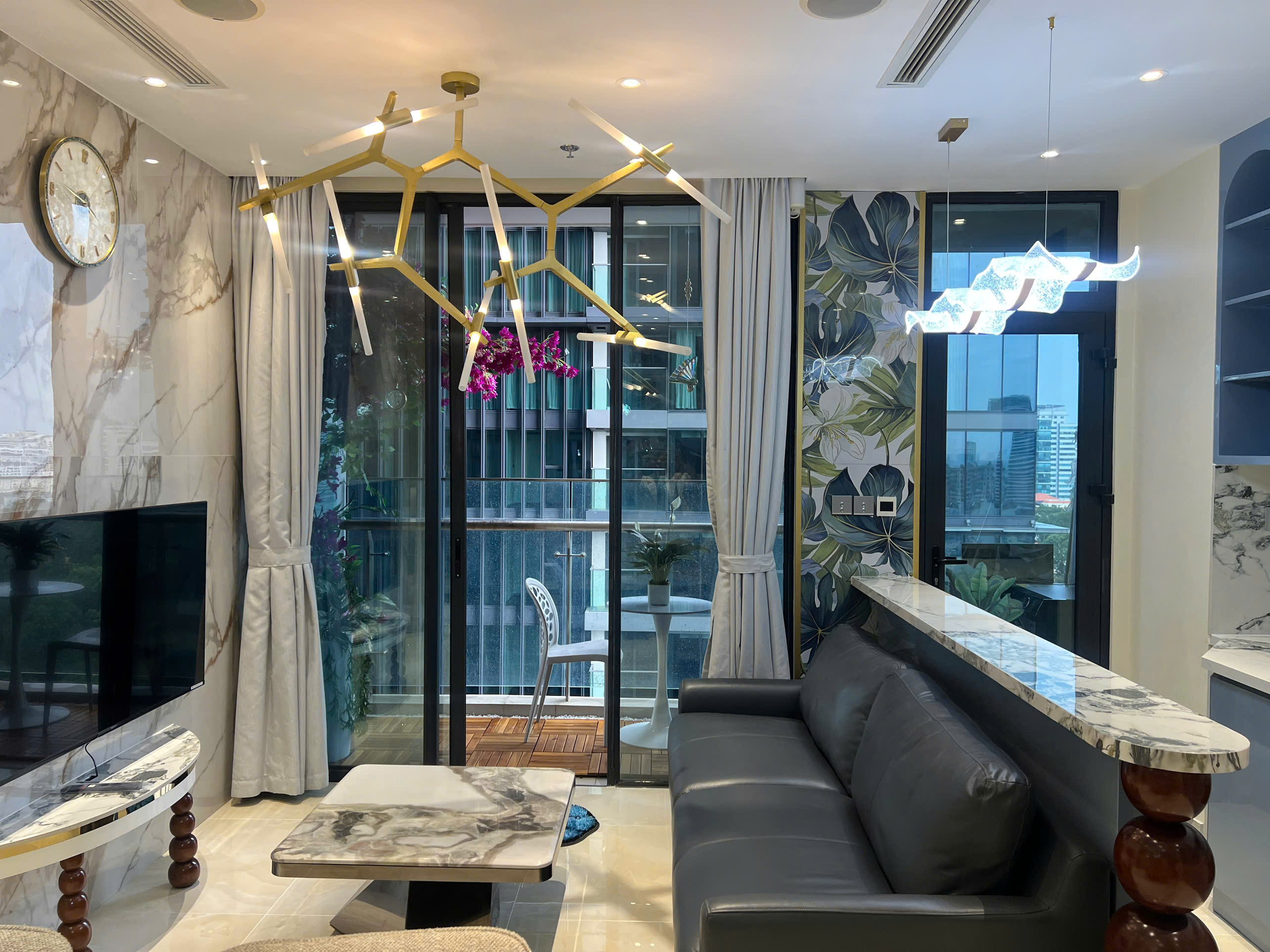 Bán Hoặc Cho Thuê Căn Hộ Vinhomes Bason 2 Phòng Ngủ