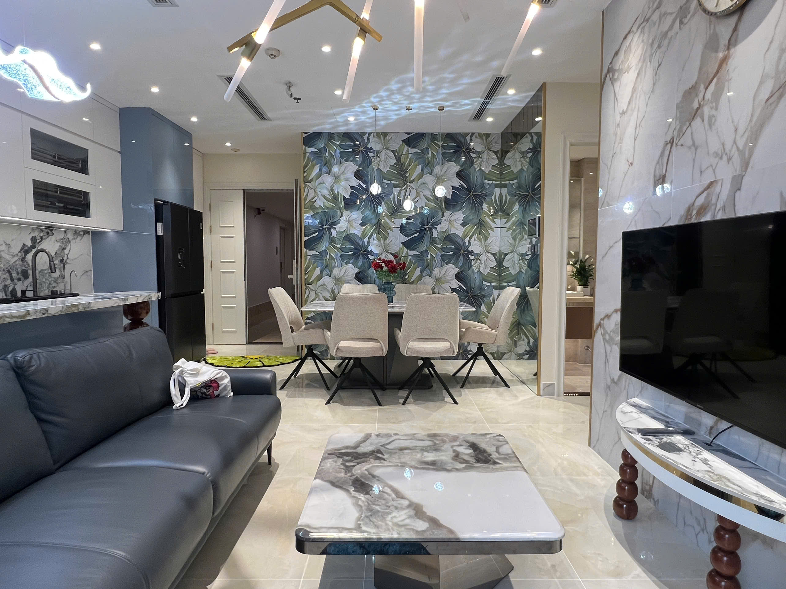 Bán Hoặc Cho Thuê Căn Hộ Vinhomes Bason 2 Phòng Ngủ