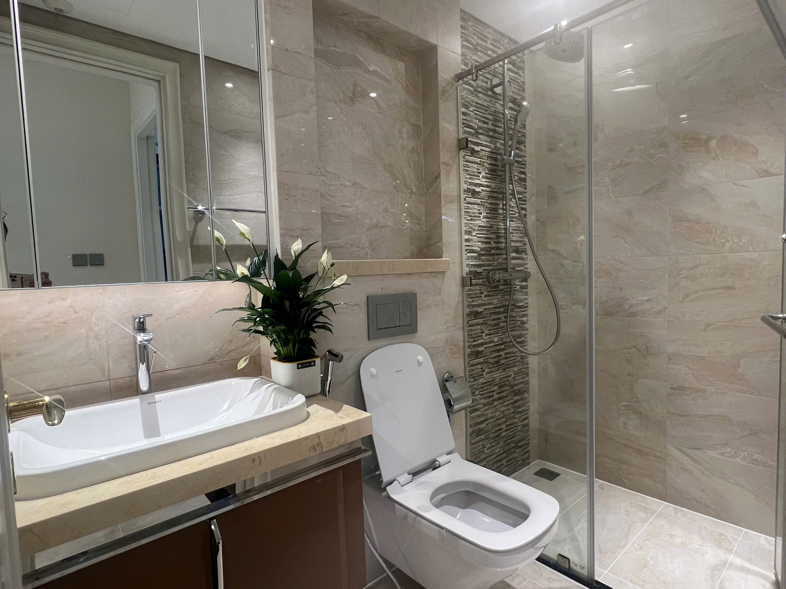Bán Hoặc Cho Thuê Căn Hộ Vinhomes Bason 2 Phòng Ngủ