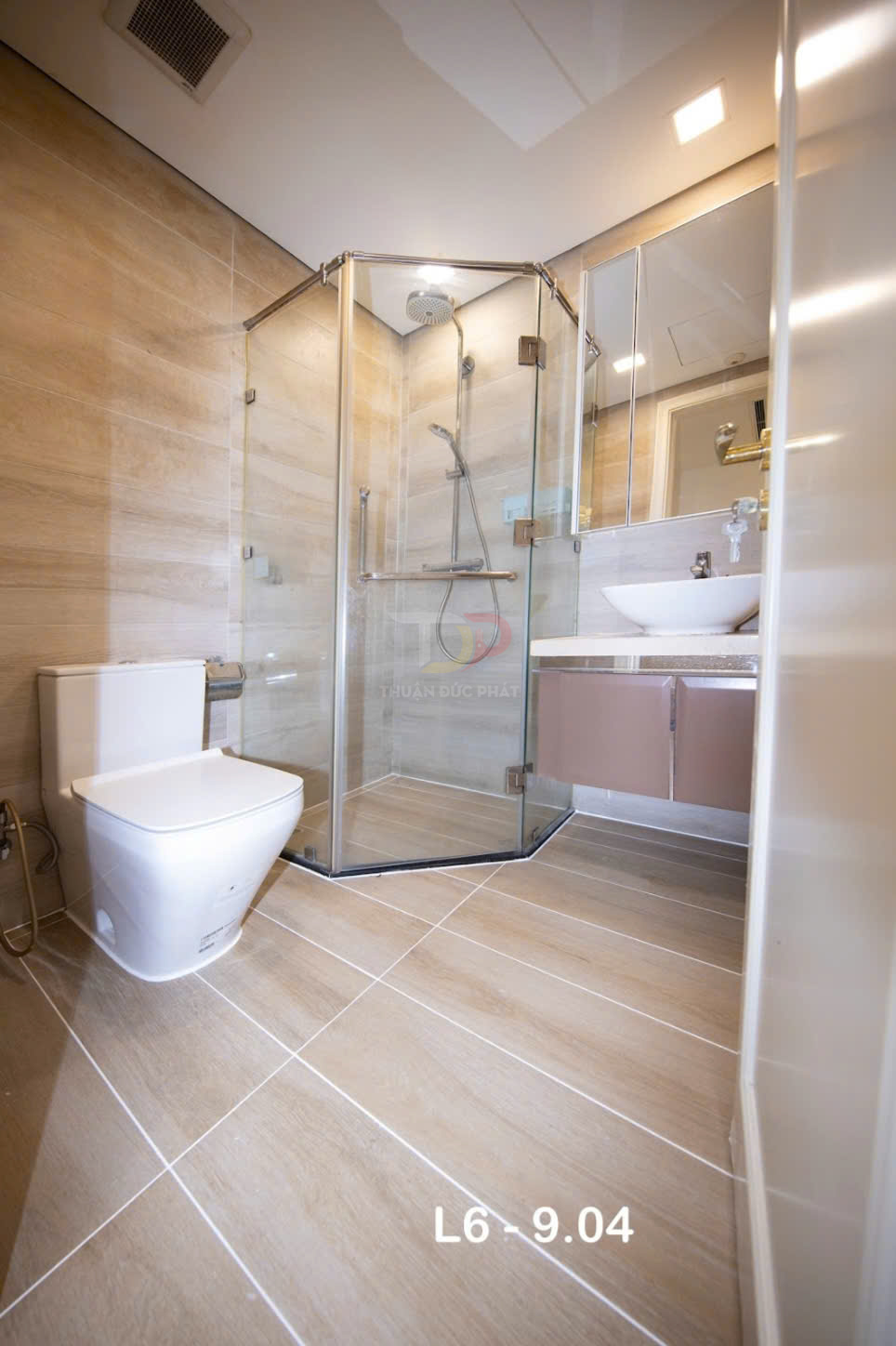 Bán căn hộ Lux 6 Vinhomes Golden River 2 phòng ngủ full nội thất view xéo sông và Thảo Cầm Viên