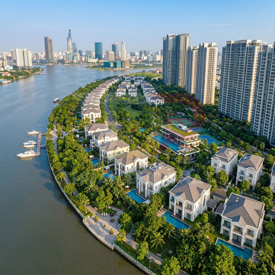 Khu biệt thự ven sông cao cấp với hồ bơi riêng và bến du thuyền, cạnh các tòa chung cư hiện đại