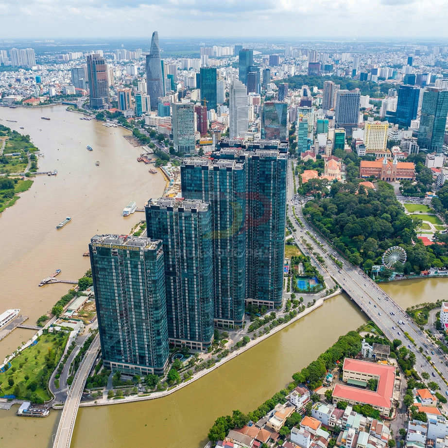 Cụm căn hộ cao cấp ven sông với các tòa nhà kính cao tầng giữa trung tâm thành phố