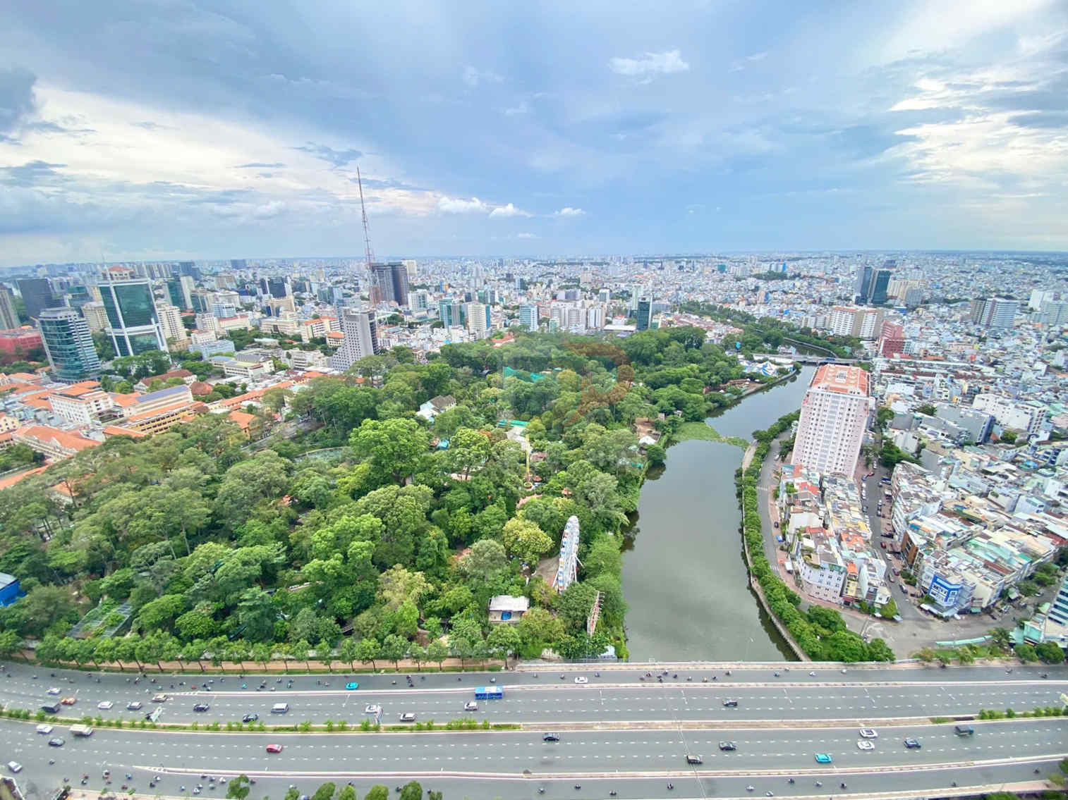 Bán căn hộ Vinhomes Golden River Lux 6 full nội thất 3 phòng ngủ view Thảo Cầm Viên giá 26 tỷ sổ hồng sẵn có hợp đồng thuê ổn định