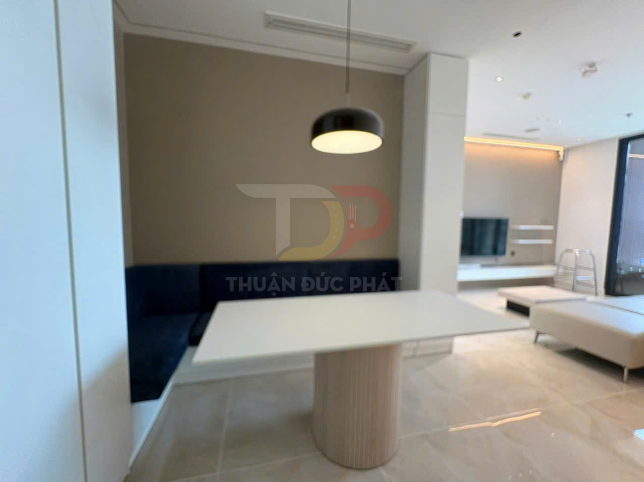 Cho thuê căn hộ Vinhomes Golden River Aqua 3 2 phòng ngủ full nội thất Japan Style view Landmark 81 giá 2000$