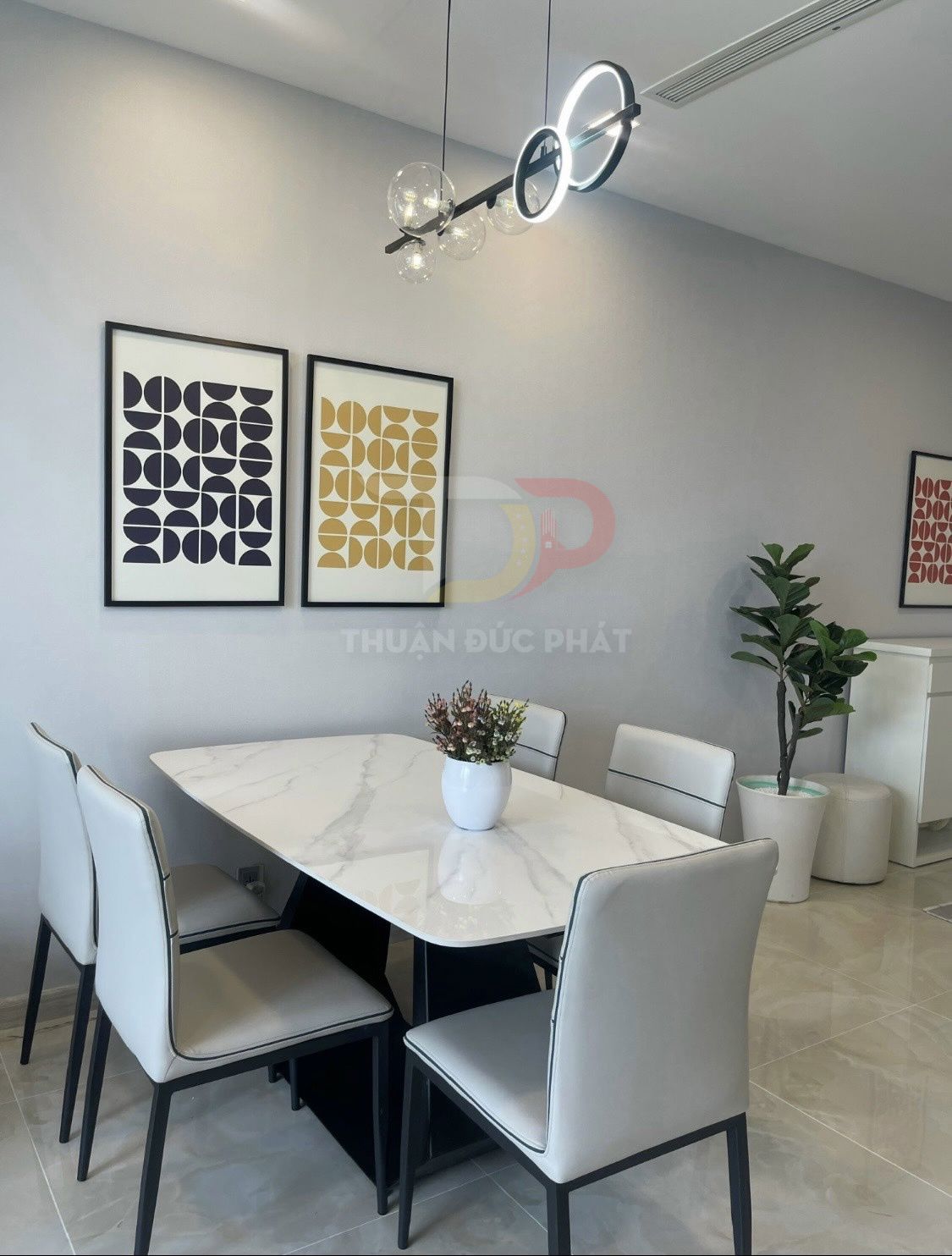 Bán căn hộ Vinhomes Golden River Aqua 4 view sông Bitexco full nội thất 2 phòng ngủ diện tích 79.3m2 giá 28 tỷ có sổ hồng