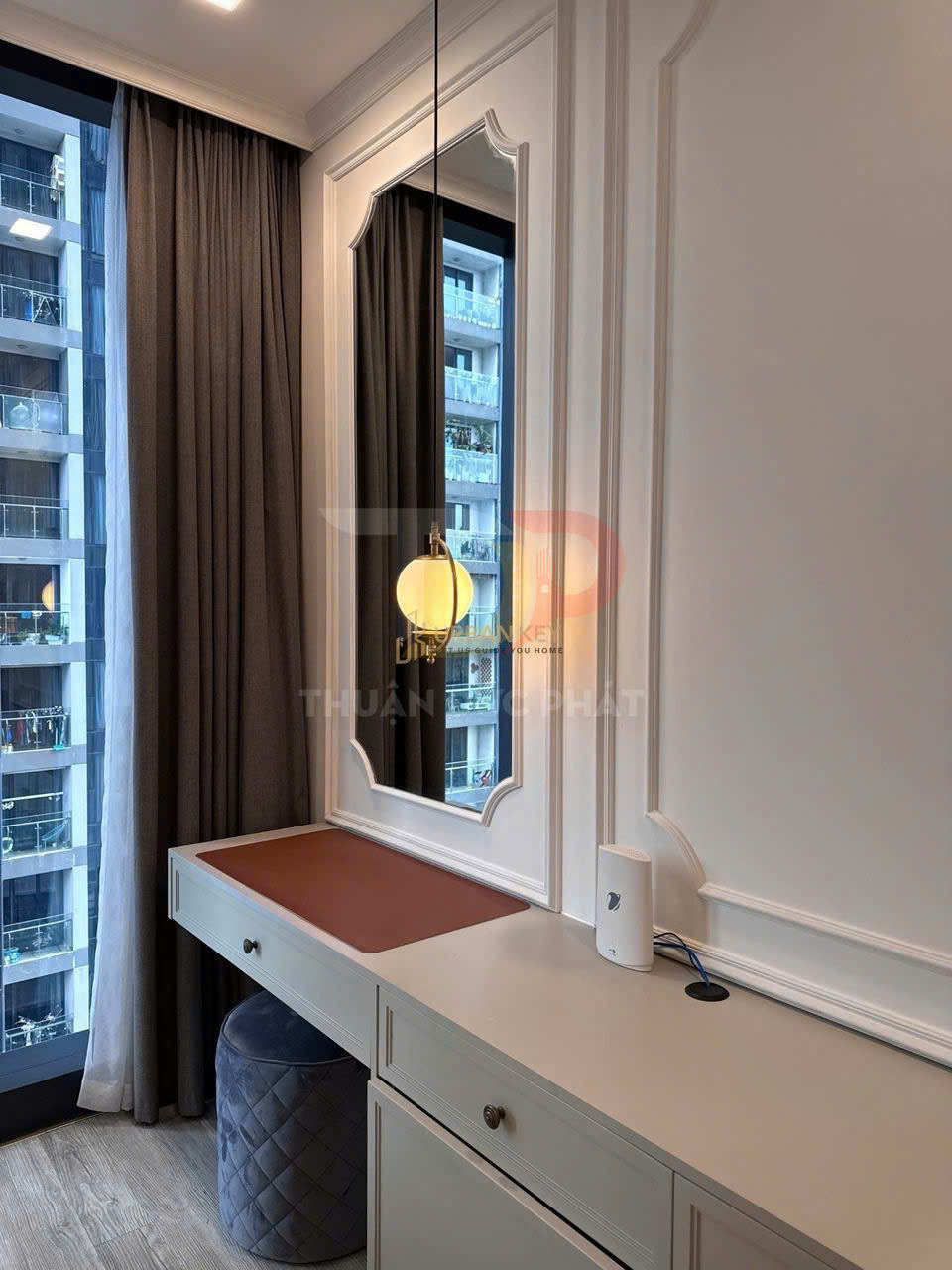 Cho Thuê Căn Hộ Vinhomes Golden River Lux 6 Hai Phòng Ngủ Full Nội Thất, View Thành Phố Và Nội Khu A1, Giá 33 Triệu Đồng