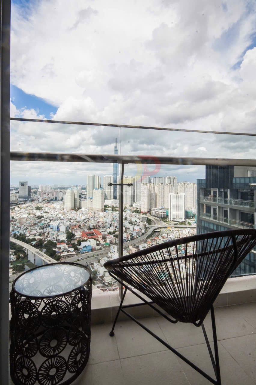 Cho thuê căn hộ Vinhomes Golden River Aqua 3 2 phòng ngủ 72 m2 full nội thất view thành phố Landmark 81 giá 42 triệu bao thuế, trống sẵn ngày 01/04/2026