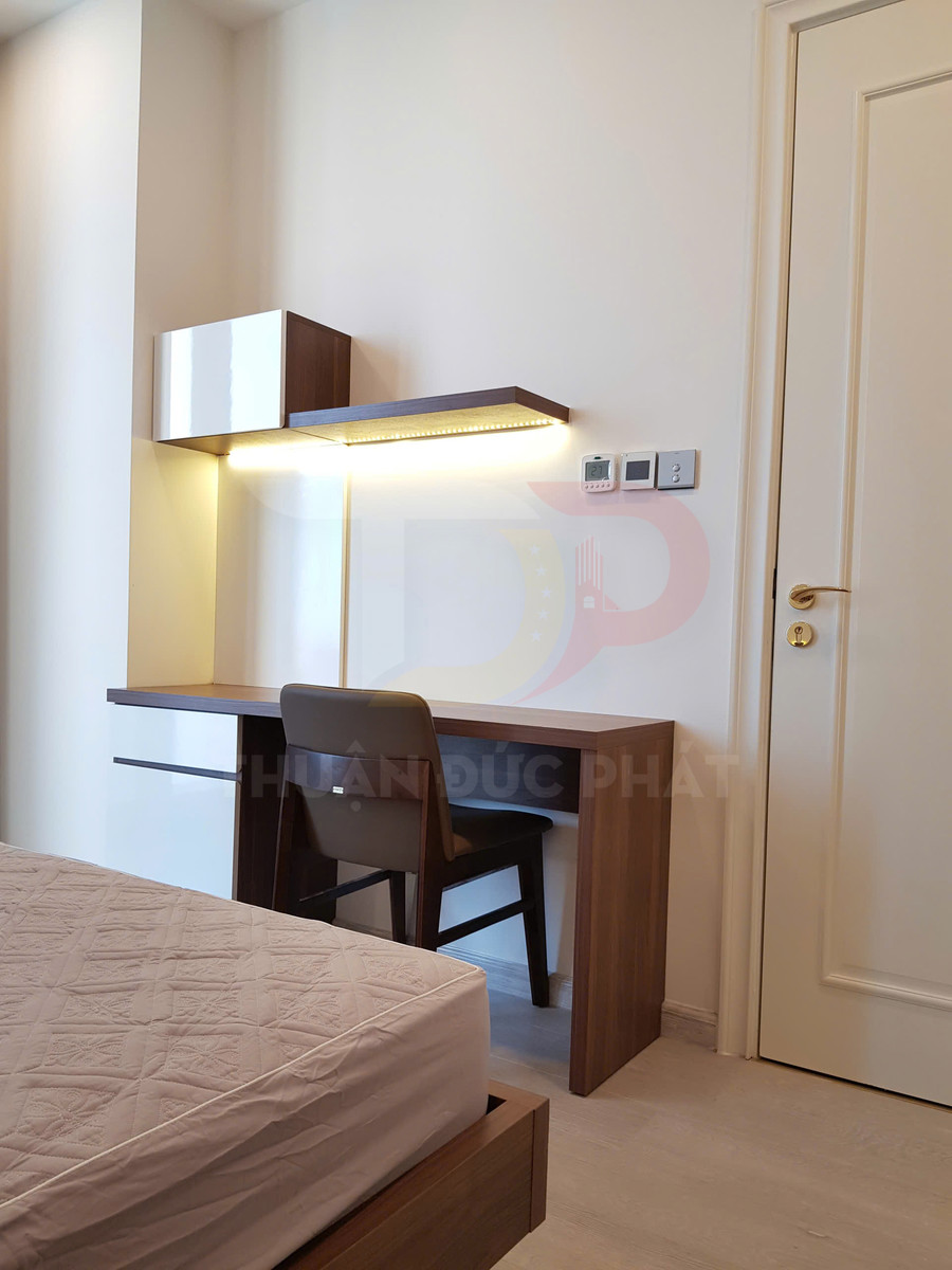 Cho thuê căn hộ Vinhomes Golden River Aqua 1 một phòng ngủ 60 mét vuông full nội thất view xéo sông và Thảo Cầm Viên