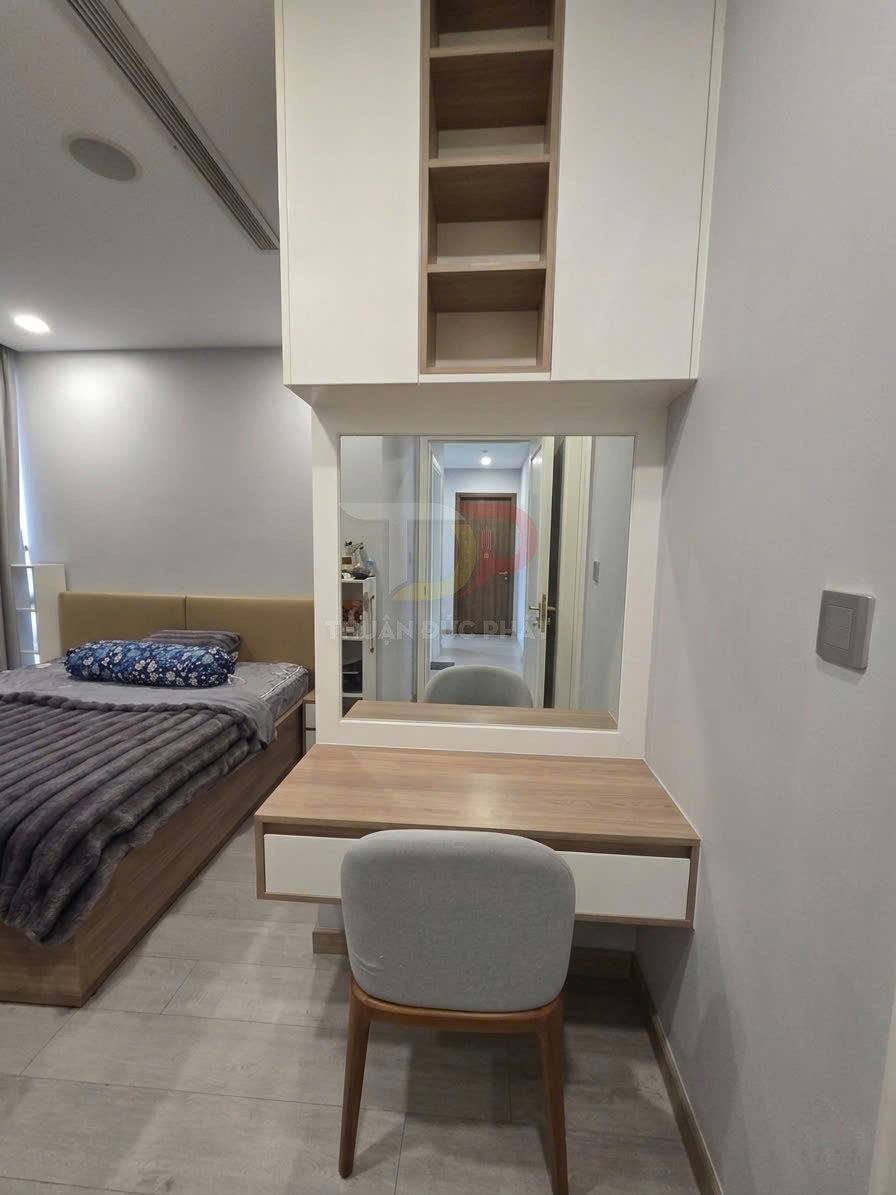 Bán Căn Hộ Vinhomes Golden River Tòa Aqua 1 Hai Phòng Ngủ Diện Tích 74 Mét Vuông View Sông Và Thành Phố