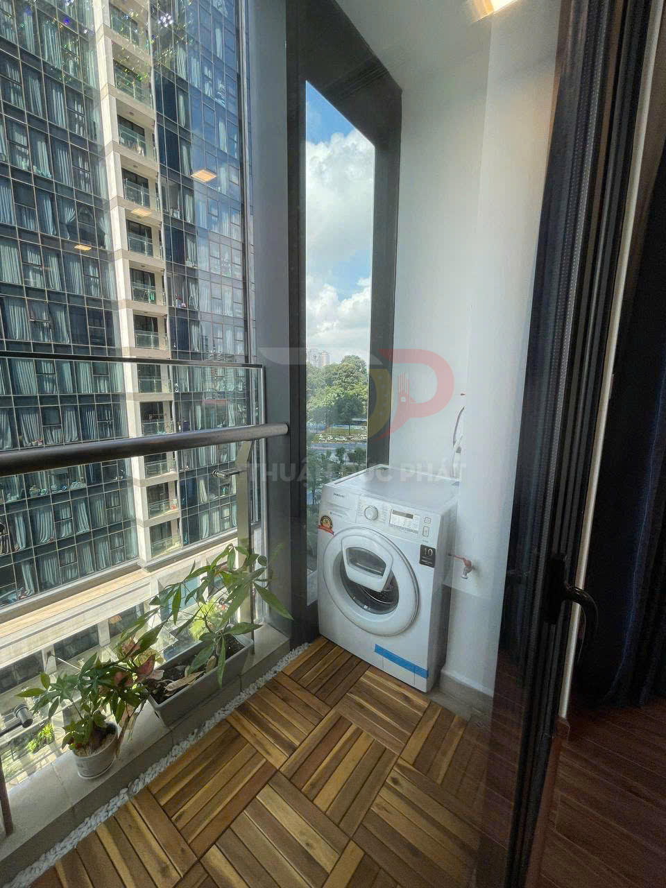Cho Thuê Căn Hộ Vinhomes Golden River Aqua 1 Full Nội Thất 1 Phòng Ngủ 50m2 View Nội Khu Giá 27 Triệu Net