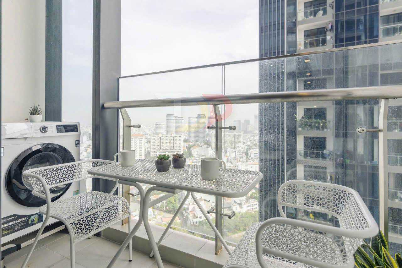 Bán căn hộ 1 phòng ngủ Vinhomes Golden River Aqua 1 full nội thất view thành phố và Landmark 81 giá tốt