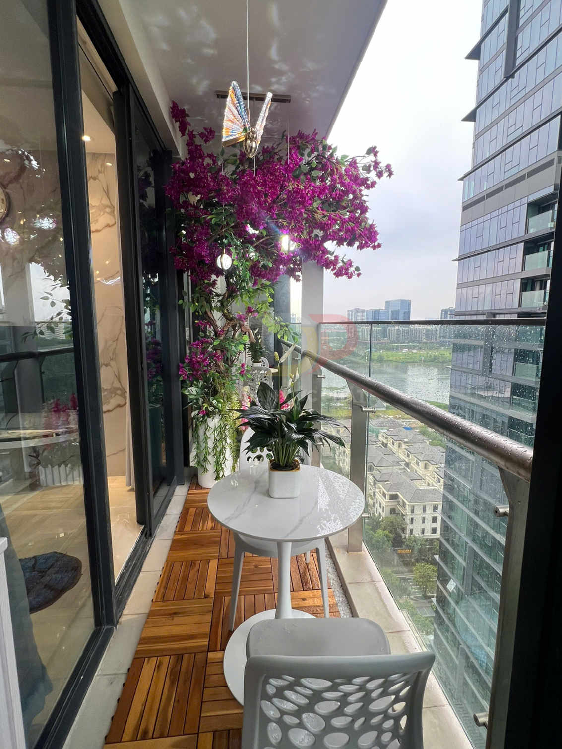 Bán căn hộ Vinhomes Golden River Lux 6 full nội thất cao cấp 1 phòng ngủ diện tích 50.7m2 view nội khu giá 10.9 tỷ