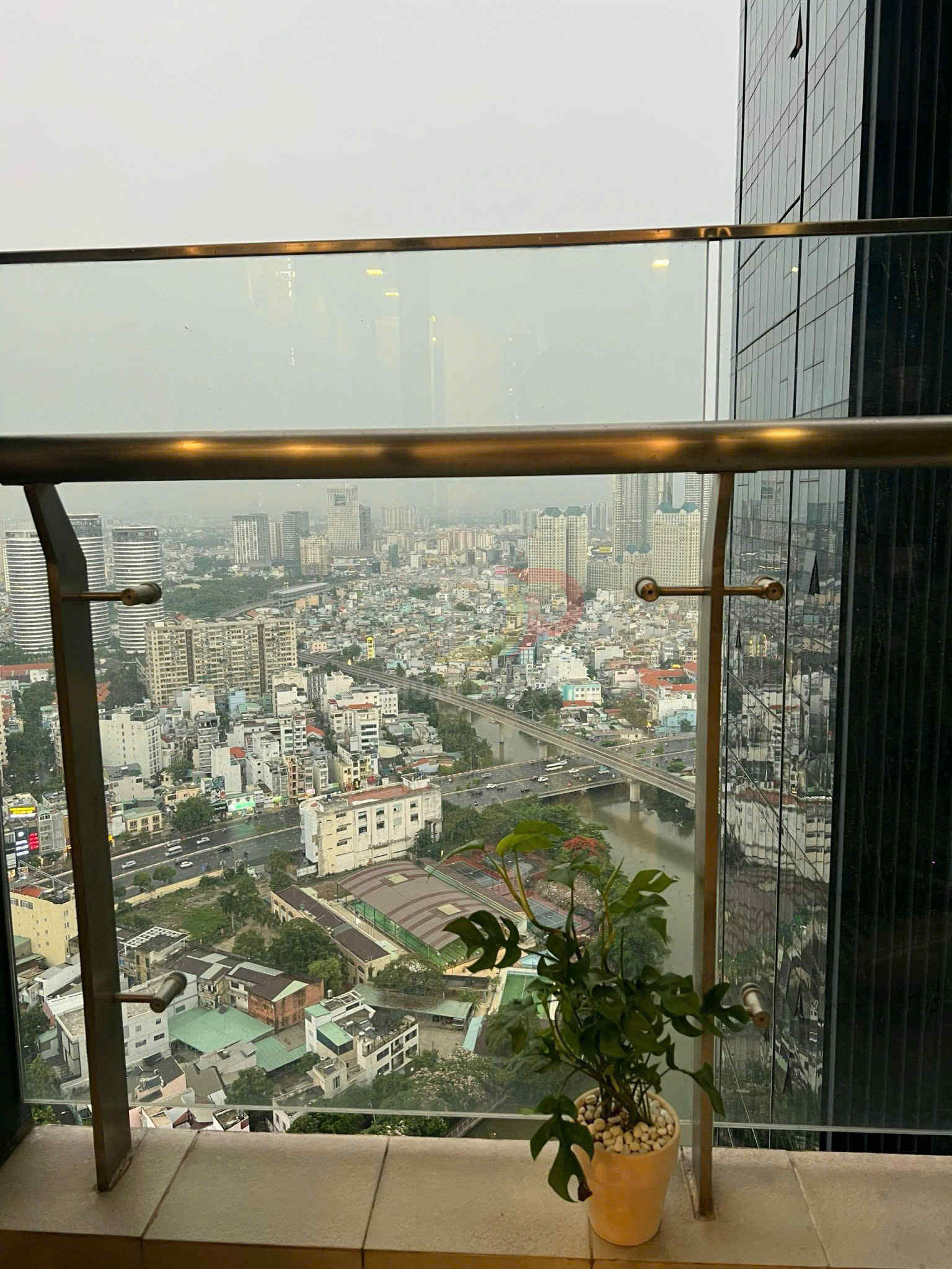Bán Căn Hộ Vinhomes Golden River Aqua 1 1 Phòng Ngủ 48,7 Mét Vuông View Sông Thành Phố Full Nội Thất Giá 10,2 Tỷ