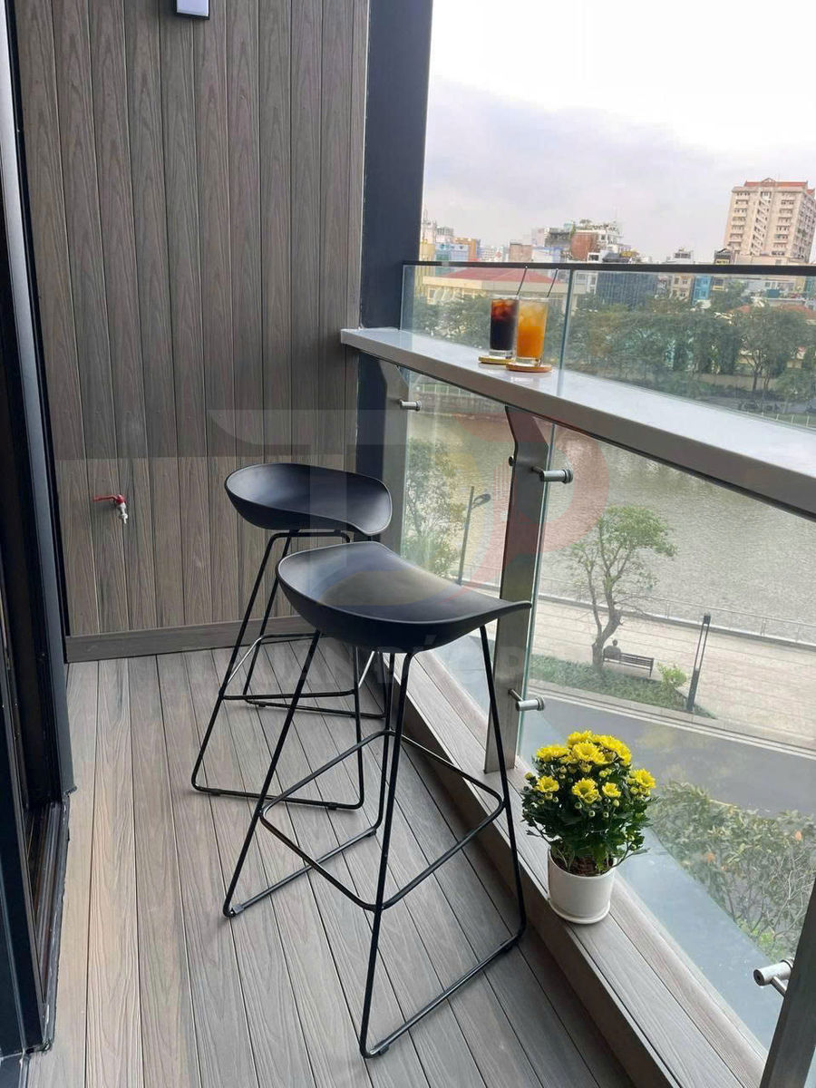 Cho thuê căn hộ Aqua 2 Vinhomes Golden River 101,4 mét vuông, 3 phòng ngủ, nội thất cao cấp, giá 52 triệu đồng