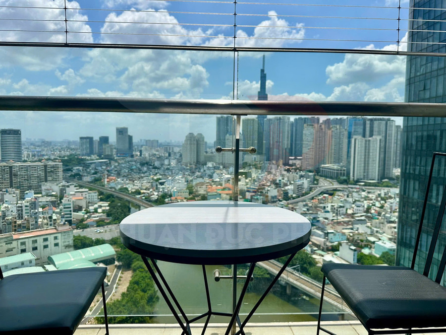 Cho thuê căn hộ Vinhomes Golden River Aqua 3 hai phòng ngủ 72 mét vuông, view Sông Thị Nghè và Landmark 81