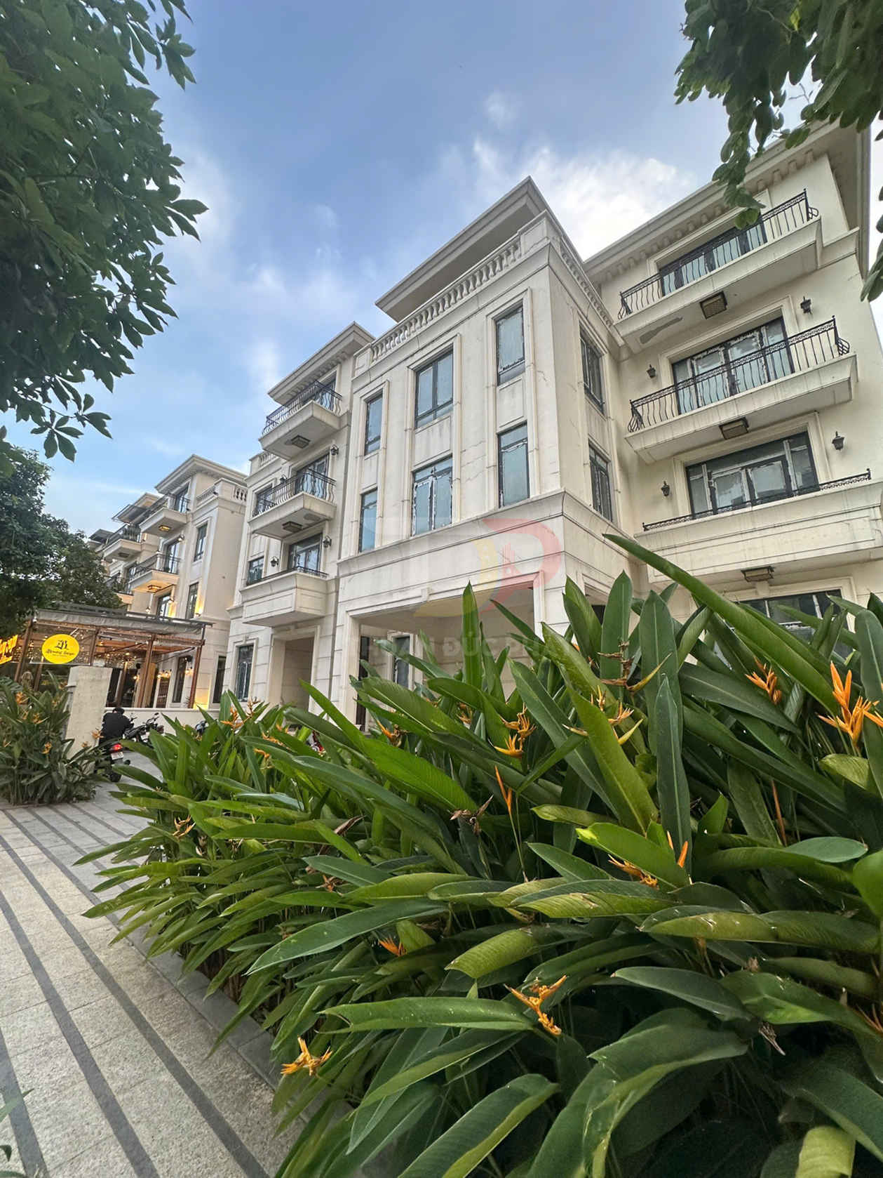 Cho Thuê Biệt Thự Vinhomes Golden River Phân Khu The Victoria Diện Tích Lớn Sẵn Sàng Bàn Giao