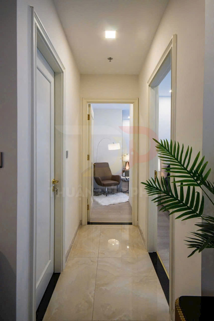 Cho thuê căn hộ Vinhomes Golden River Aqua 2 hai phòng ngủ 68,9 mét vuông, nội thất cao cấp, giá 35 triệu mỗi tháng