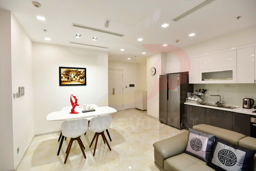 Cho thuê căn hộ Vinhomes Golden River Aqua 2 diện tích 72 mét vuông, 2 phòng ngủ, nội thất cao cấp, view sông Thị Nghè và Landmark 81