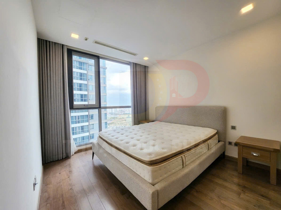 Bán căn hộ Park 4 Vinhomes Central Park 3 phòng ngủ cộng 1, diện tích 117 mét vuông, giá 17,8 tỷ đồng trọn gói