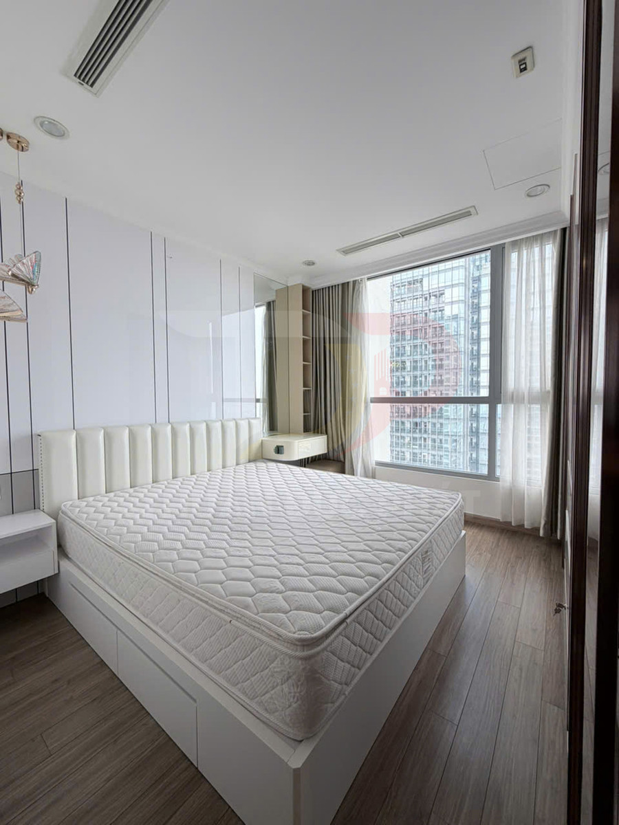 Bán căn hộ 2 phòng ngủ Landmark 2 Vinhomes Central Park 83,8m2 giá 15,5 tỷ, nhà trống có sổ