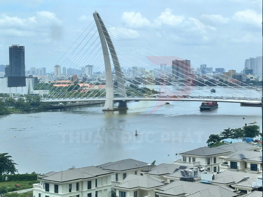 Cho thuê căn hộ Vinhomes Golden River Lux 6 hai phòng ngủ nội thất cao cấp view sông Sài Gòn