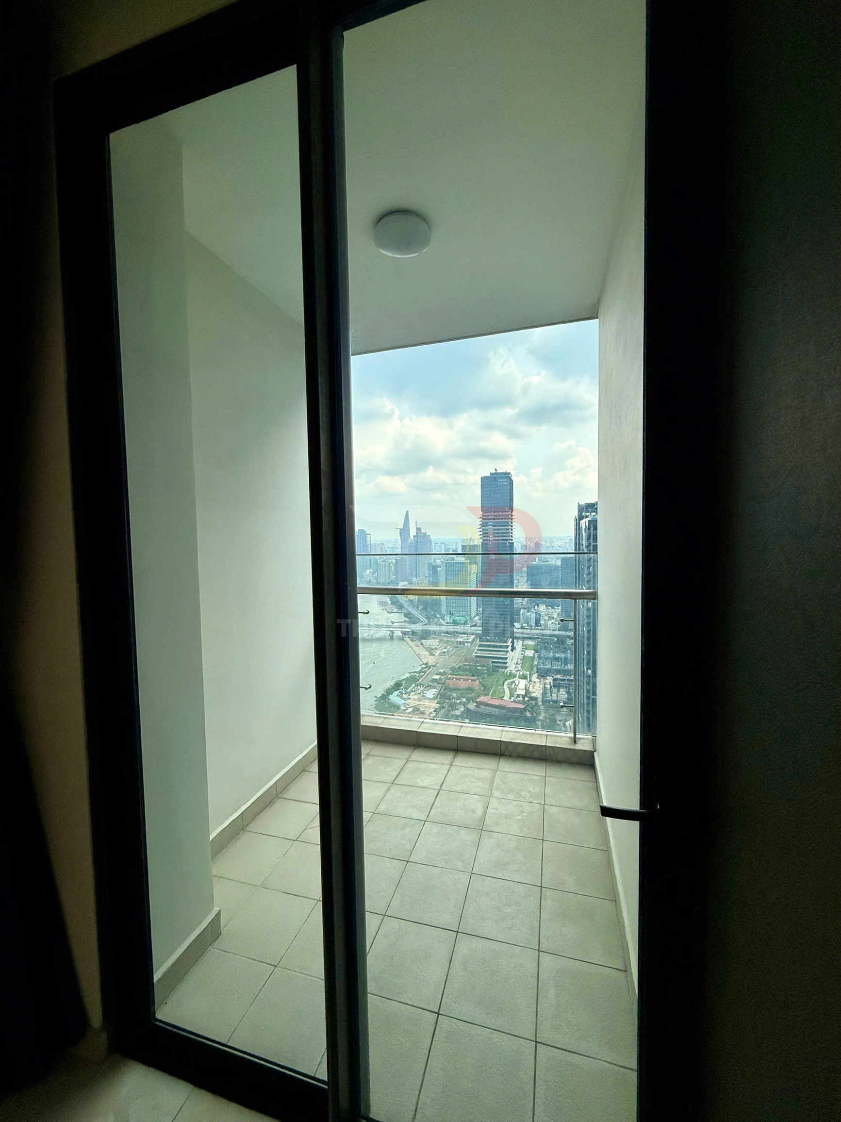 Cho Thuê Căn Hộ Aqua 2 Vinhomes Golden River 4 Phòng Ngủ 159m2 Nội Thất Đẹp View Sông Giá 85 Triệu Mỗi Tháng