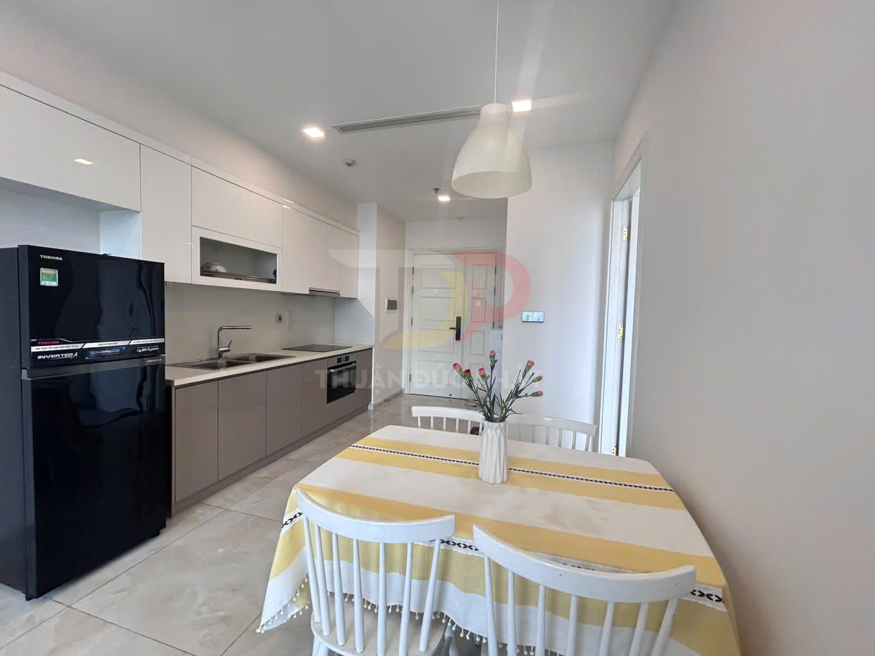 Cho Thuê Căn Hộ Vinhomes Golden River 1 Phòng Ngủ Tòa Aqua 4 View Sông Và Landmark 81