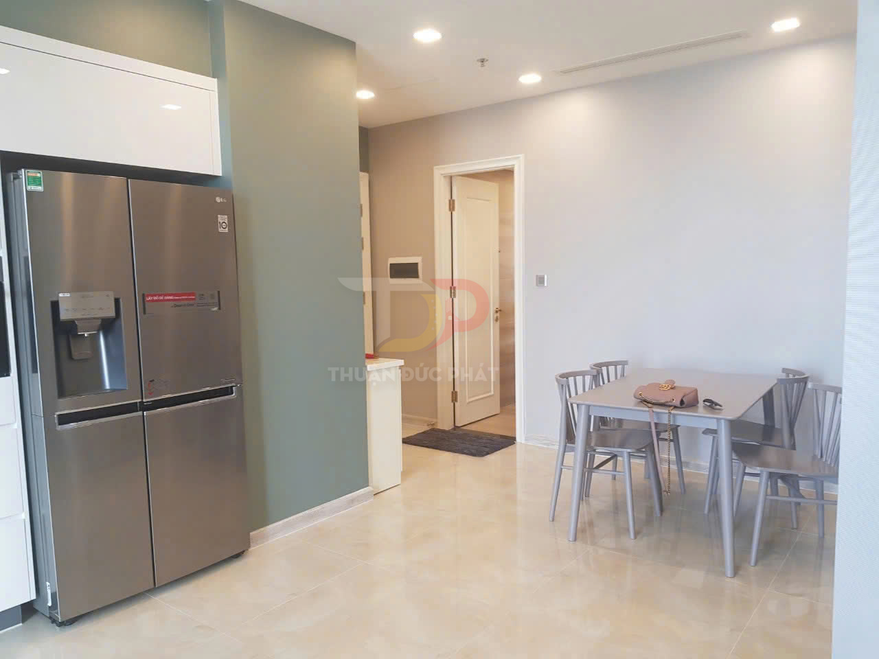 Cho thuê căn hộ Aqua 3 Vinhomes Golden River 2 phòng ngủ full nội thất view Landmark 81 giá tốt nhất thị trường