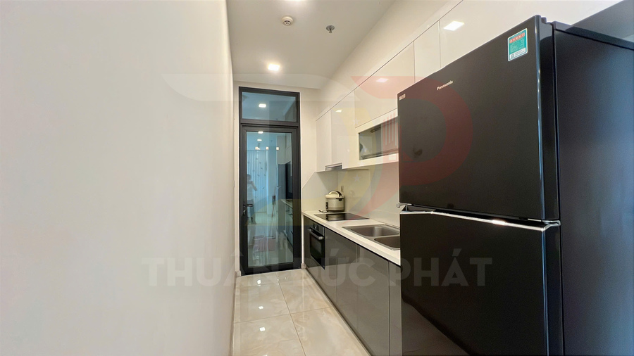 Cho thuê căn hộ Vinhomes Golden River Aqua 4 2 phòng ngủ 69,6 mét vuông view trực diện Landmark 81 giá 28 triệu