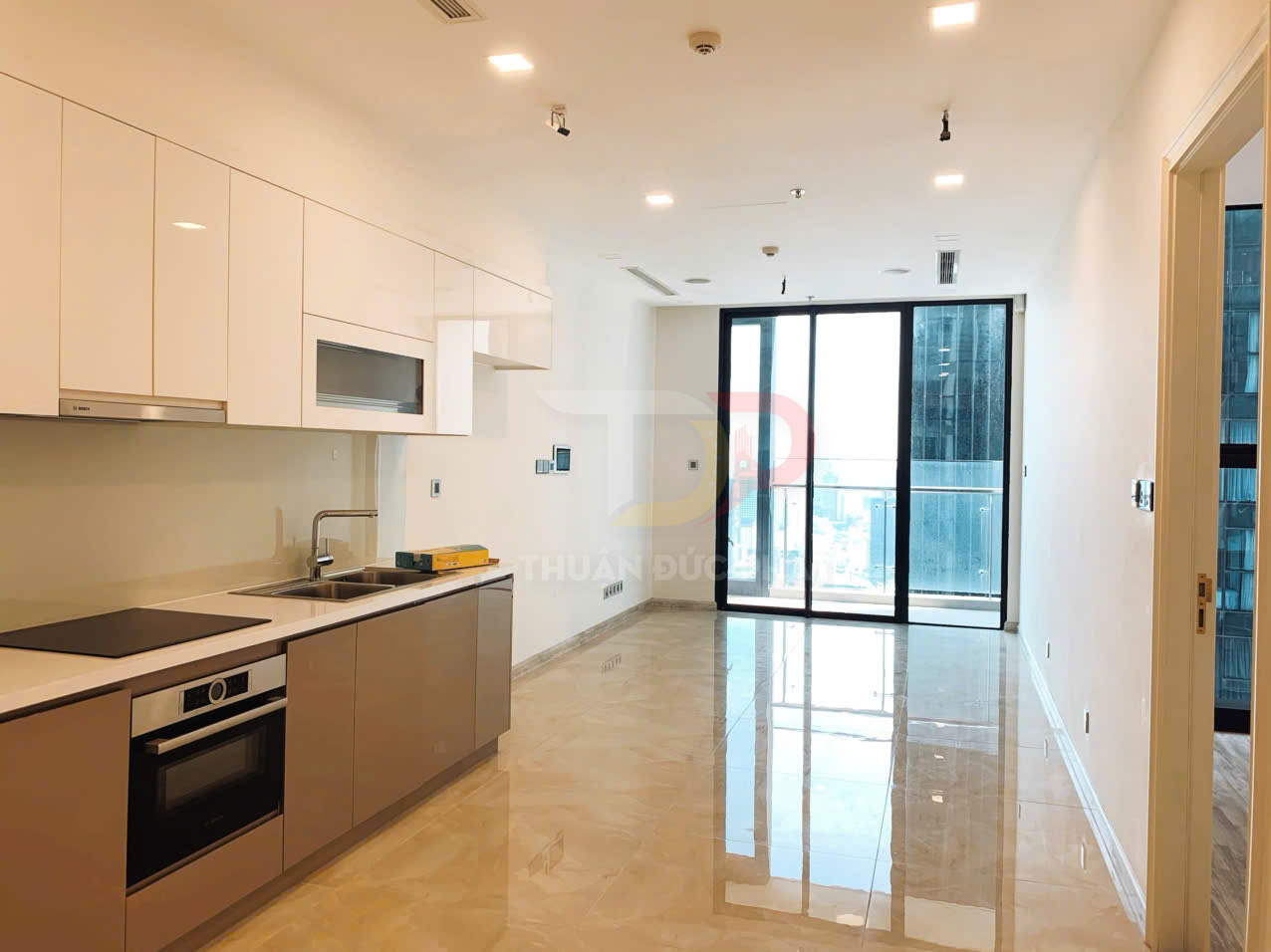 Bán căn hộ Vinhomes Golden River Aqua 2 view sông và Bitexco diện tích 49.5m2 giá 12.5 tỷ phù hợp đầu tư và ở lâu dài