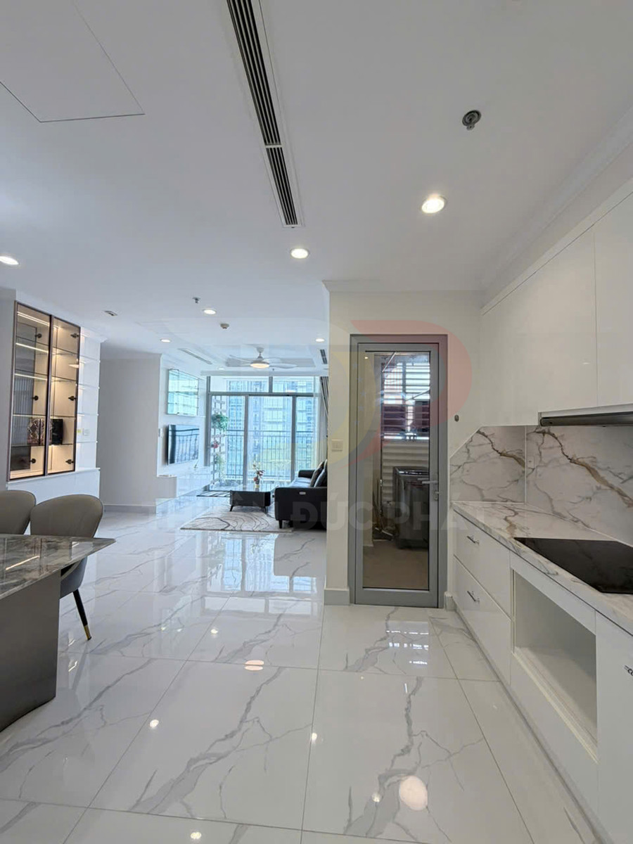 Bán căn hộ 2 phòng ngủ Landmark 2 Vinhomes Central Park 83,8m2 giá 15,5 tỷ, nhà trống có sổ