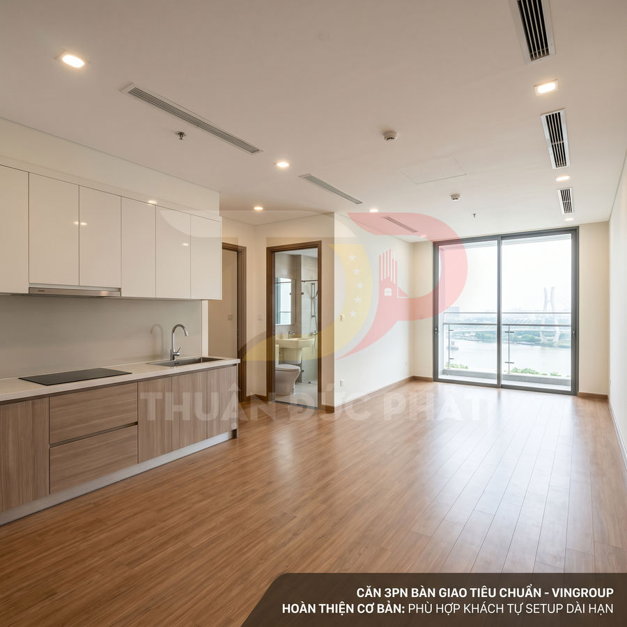 Căn hộ Vingroup 3 phòng ngủ bàn giao tiêu chuẩn, sàn gỗ, bếp âm tường và cửa kính lớn view sông