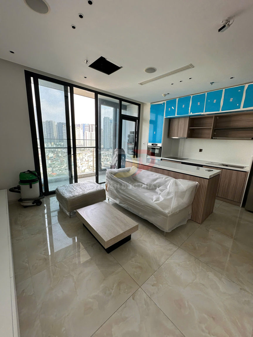 Cho thuê căn hộ Vinhomes Golden River tòa Aqua 3 căn hộ 2 phòng ngủ vòng cung đã sửa hoàn thiện giá 1800 đô la Mỹ mỗi tháng