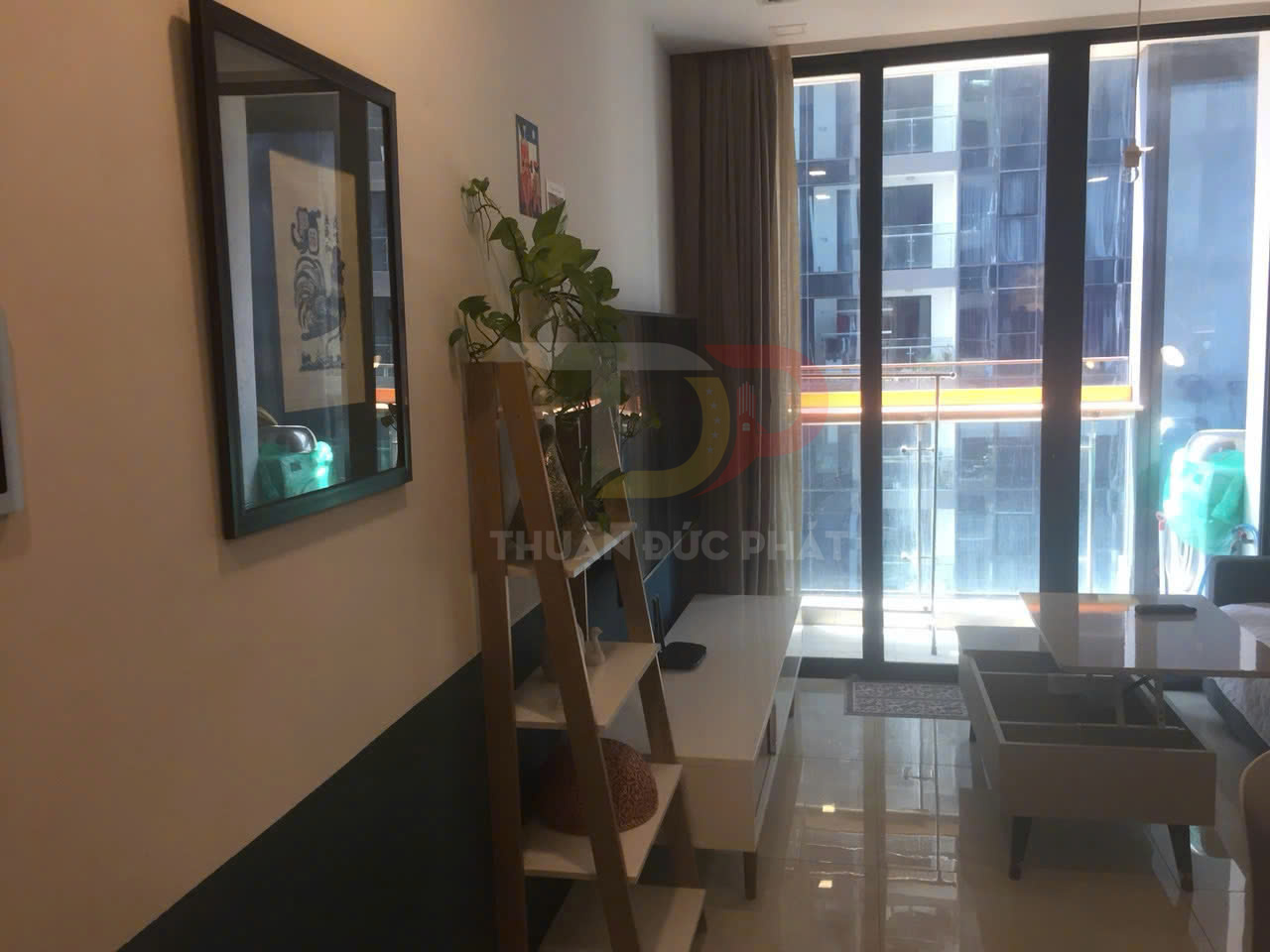 Bán căn hộ Vinhomes Golden River Aqua 1 full nội thất view xéo sông nội khu giá tốt đang có hợp đồng thuê 30 triệu mỗi tháng