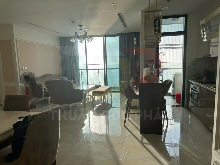 Cho thuê căn hộ Vinhomes Golden River Lux 6 diện tích 126,4 mét vuông, 3 phòng ngủ, view trực diện Sông Sài Gòn