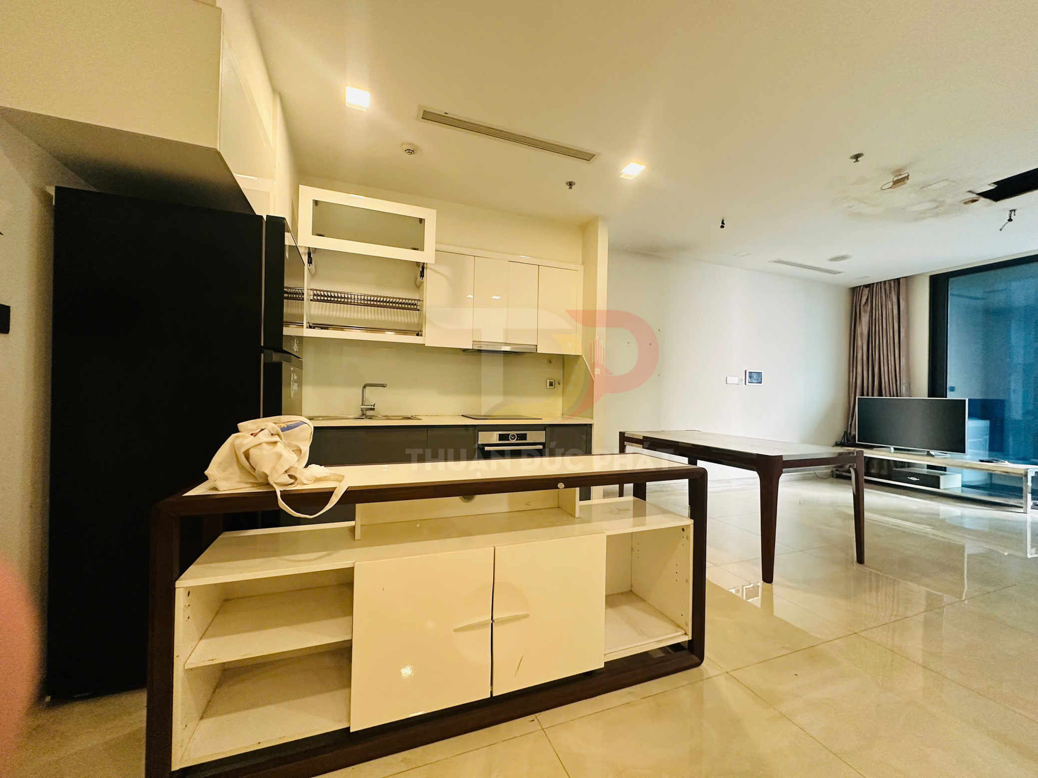 Cho thuê căn hộ Vinhomes Golden River Aqua 1 2 phòng ngủ 84 mét vuông view xéo sông Thảo Cầm Viên giá 28 triệu net