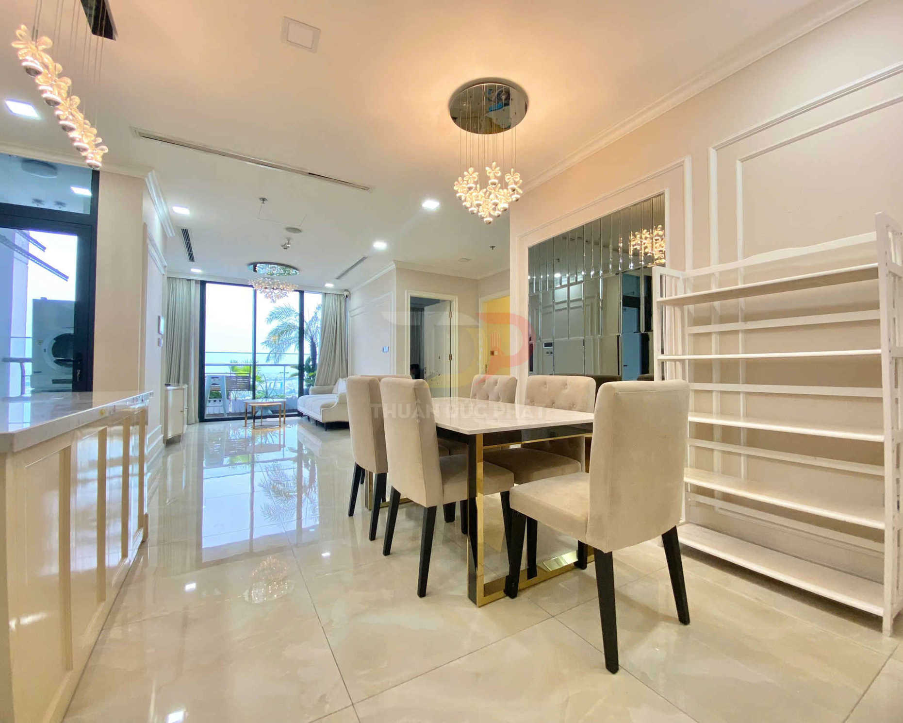 Bán căn hộ Vinhomes Golden River Lux 6 full nội thất 3 phòng ngủ view Thảo Cầm Viên giá 26 tỷ sổ hồng sẵn có hợp đồng thuê ổn định