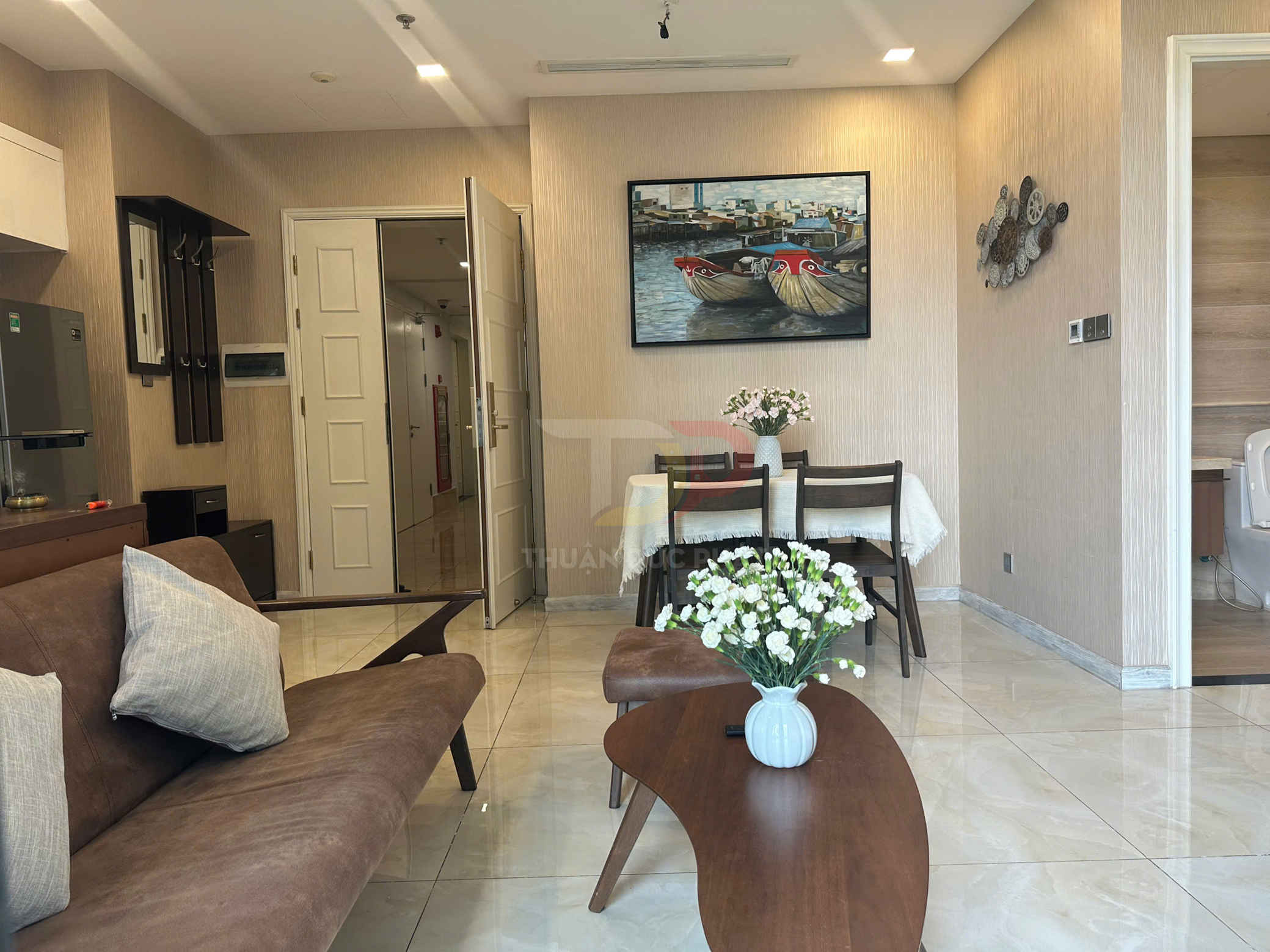 Bán căn hộ Vinhomes Golden River Aqua 1 hai phòng ngủ 68,6 mét vuông full nội thất view xéo sông và Thảo Cầm Viên