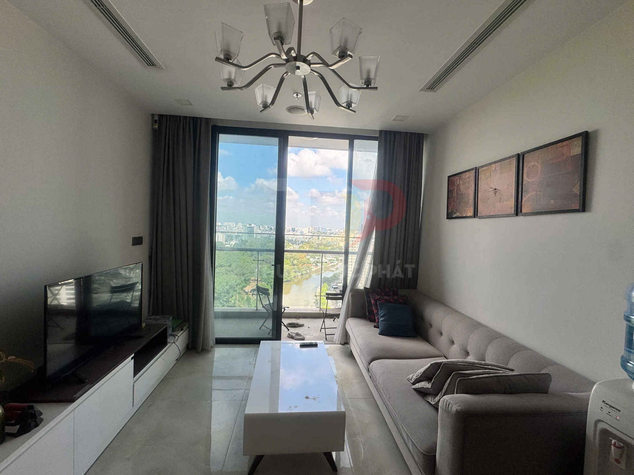 Cho thuê căn hộ Vinhomes Golden River Lux 6 full nội thất 3 phòng ngủ view thành phố và Thảo Cầm Viên giá 42 triệu net