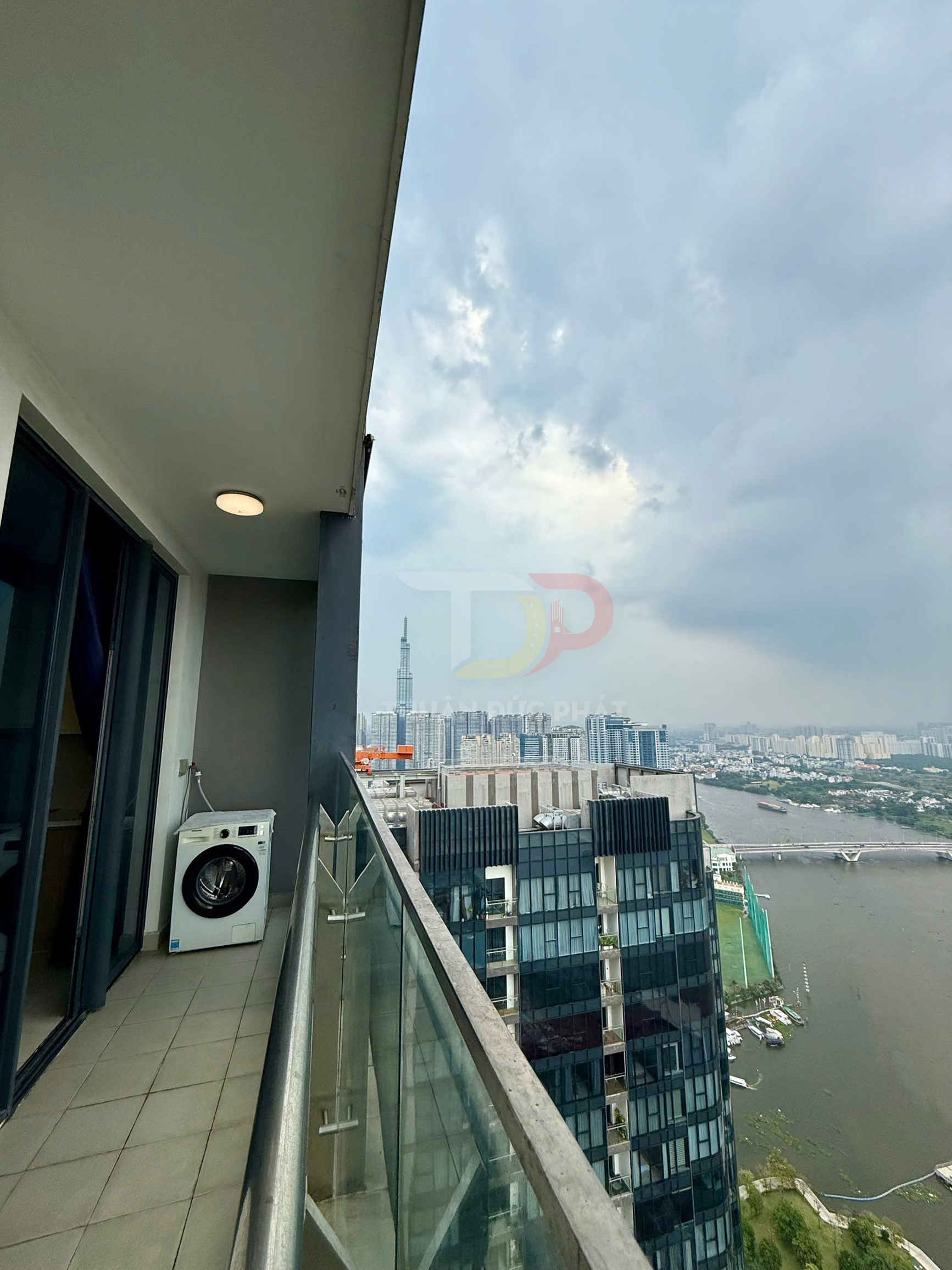 Cho Thuê Căn Hộ Aqua 2 Vinhomes Golden River 4 Phòng Ngủ 159m2 Nội Thất Đẹp View Sông Giá 85 Triệu Mỗi Tháng