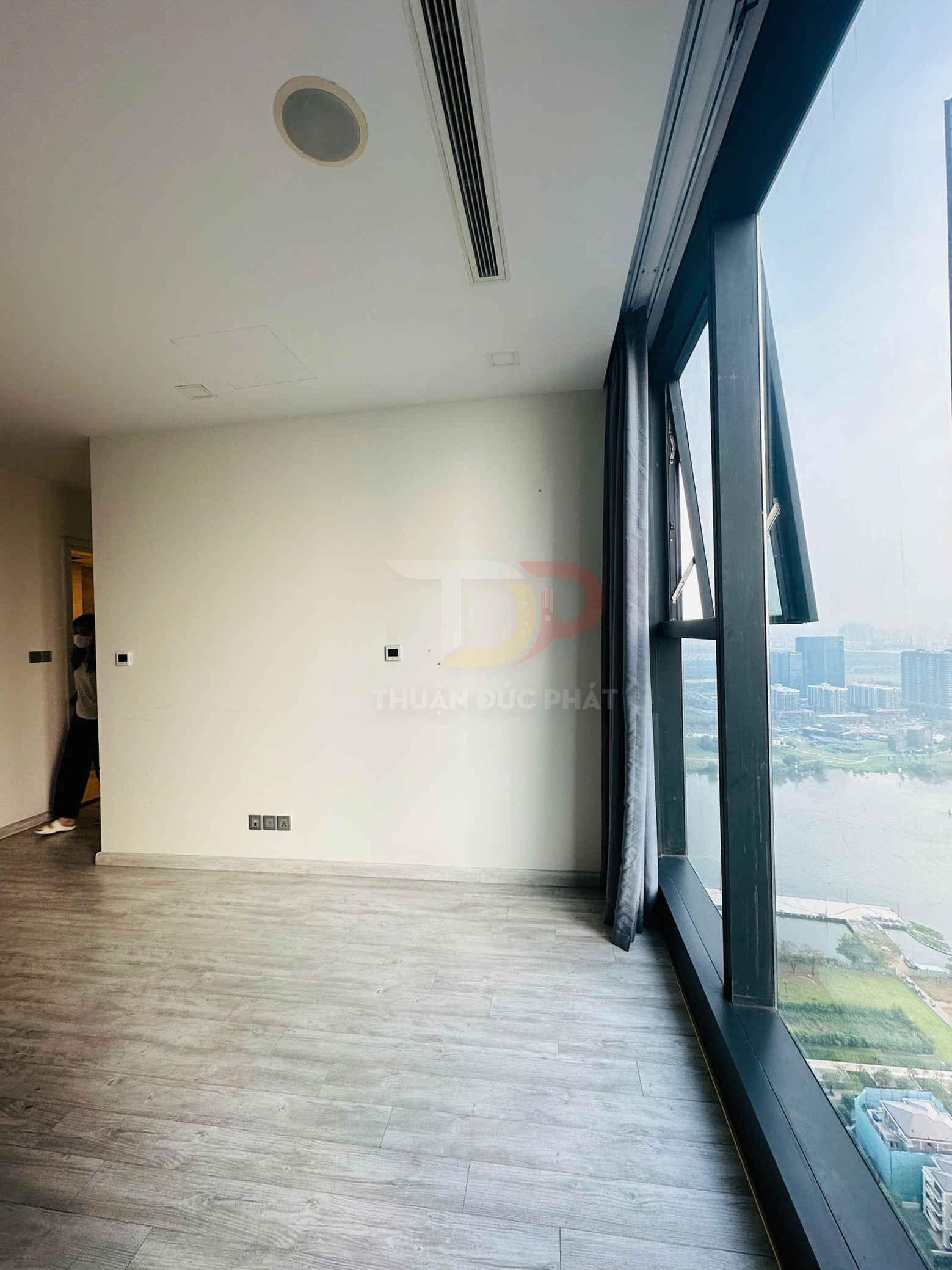 Cho thuê căn hộ Vinhomes Golden River Aqua 1 2 phòng ngủ 84 mét vuông view xéo sông Thảo Cầm Viên giá 28 triệu net