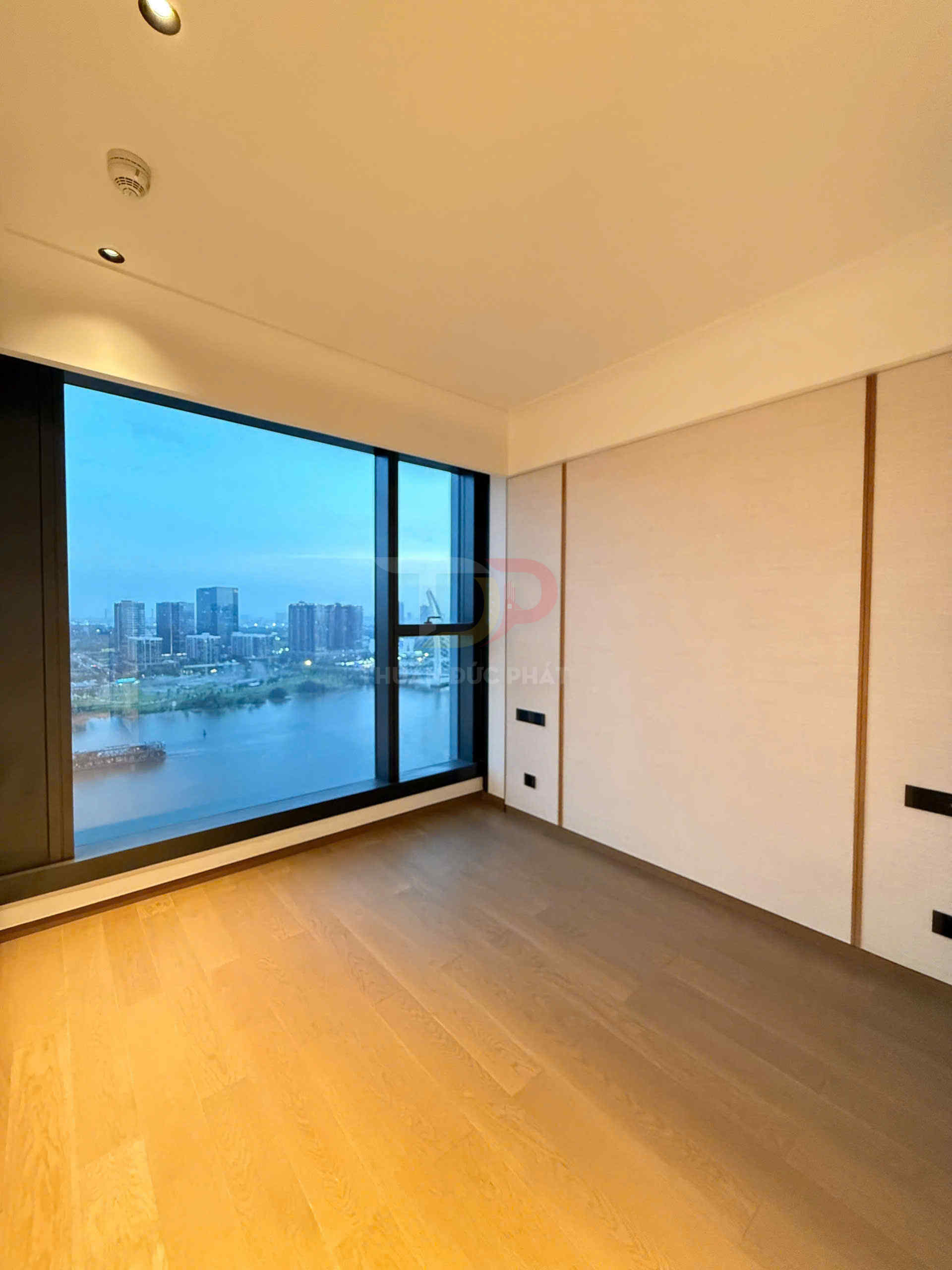 Bán căn hộ Grand Marina Saigon 2 phòng ngủ 2 phòng vệ sinh view trực diện sông Sài Gòn diện tích 90m2 giá bán 45 tỷ