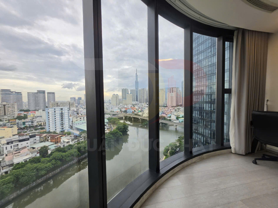Cho thuê căn hộ Aqua 2 vòng cung Vinhomes Golden River 3 phòng ngủ, diện tích 101,4 mét vuông, giá 45 triệu đồng